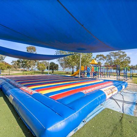 Lake Hume Holiday Park Hotel Exterior photo