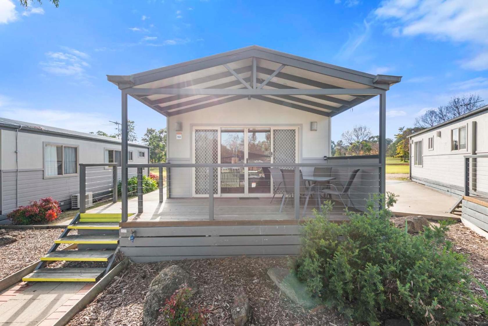 Lake Hume Holiday Park Hotel Exterior photo