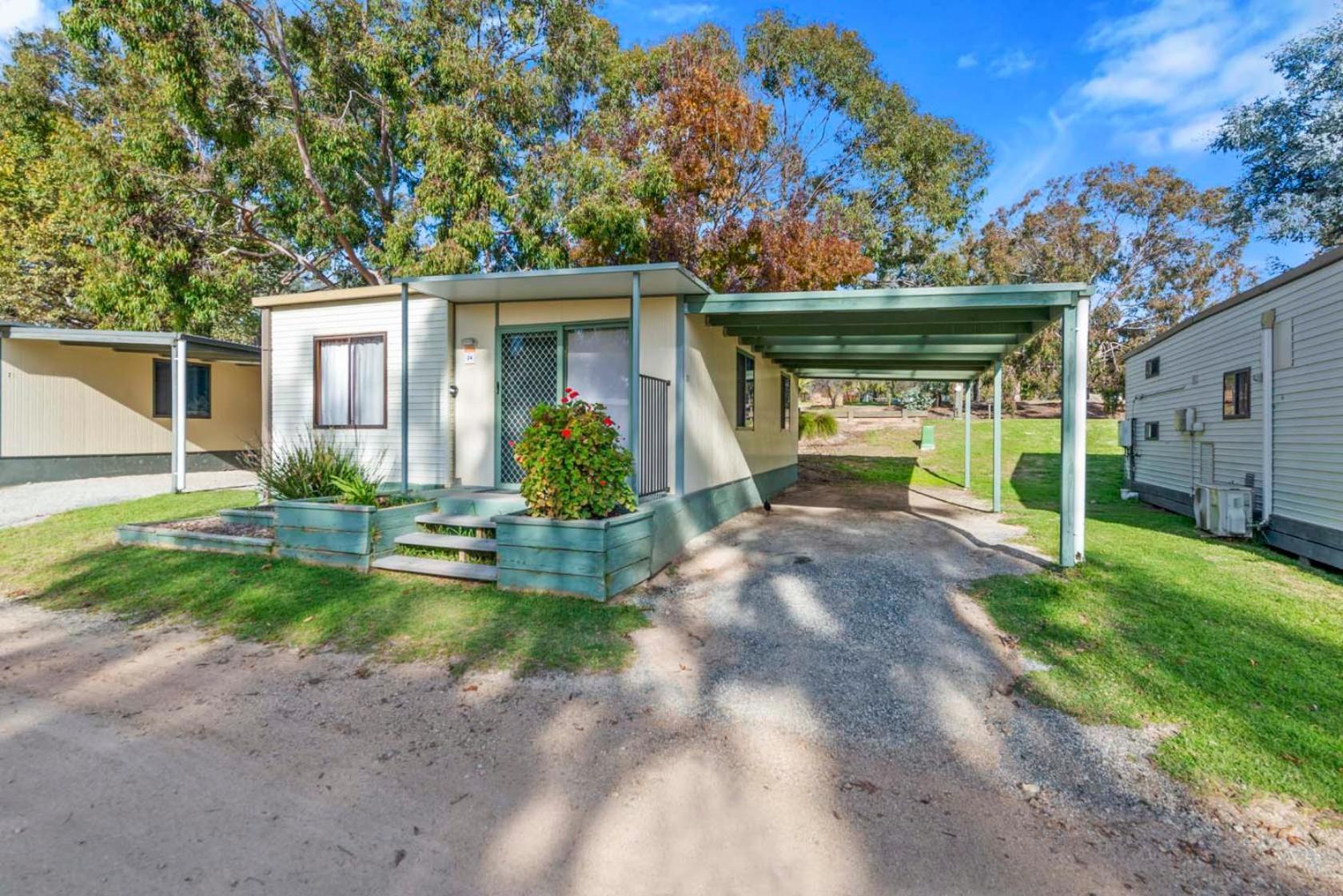 Lake Hume Holiday Park Hotel Exterior photo