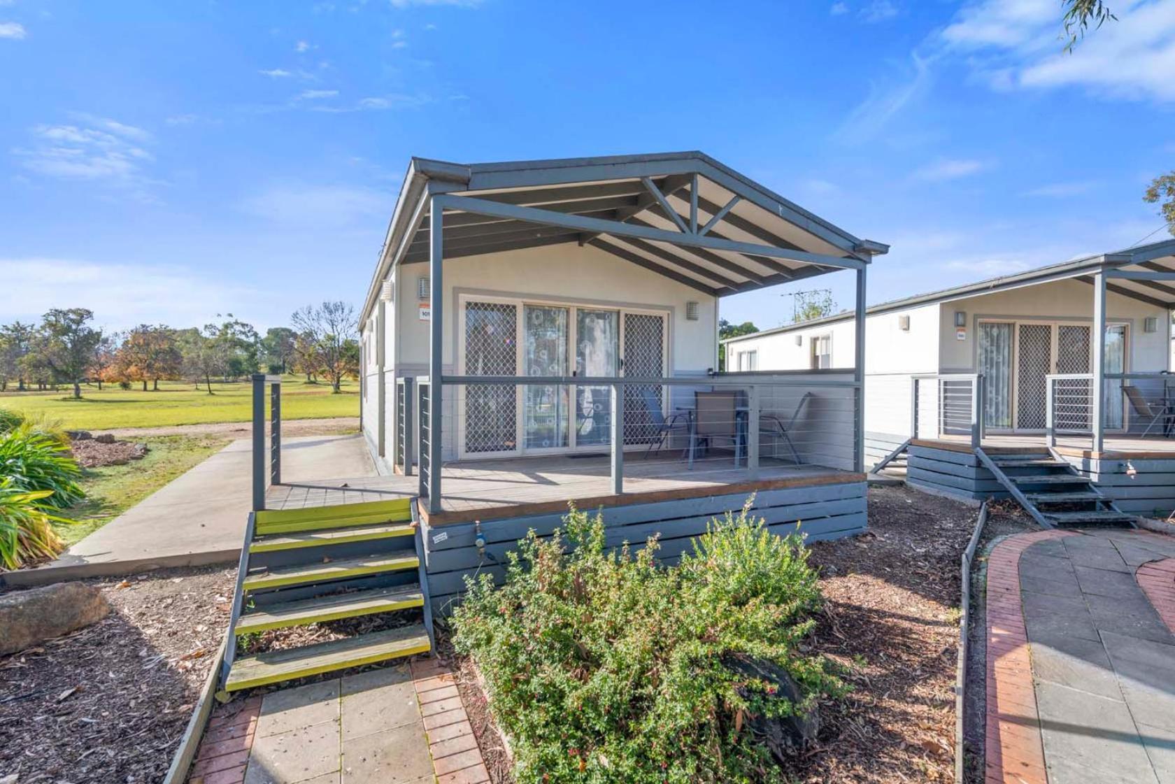 Lake Hume Holiday Park Hotel Exterior photo