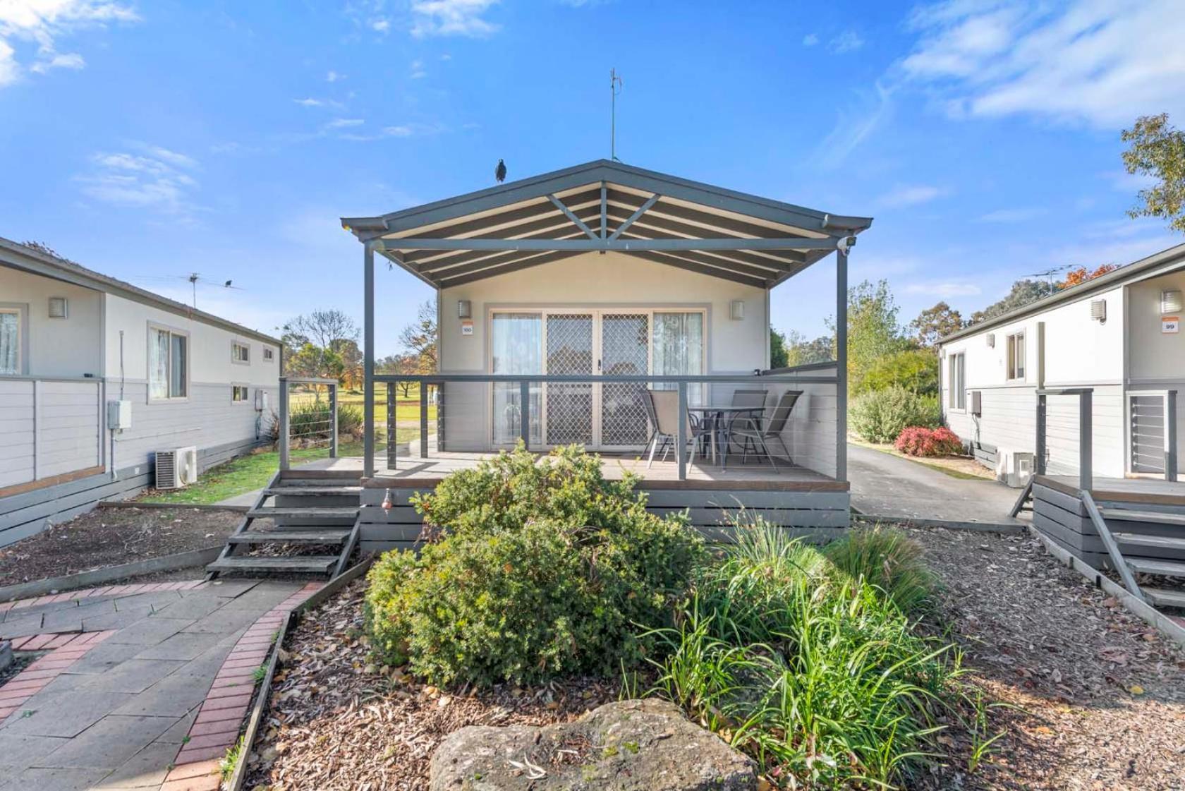 Lake Hume Holiday Park Hotel Exterior photo