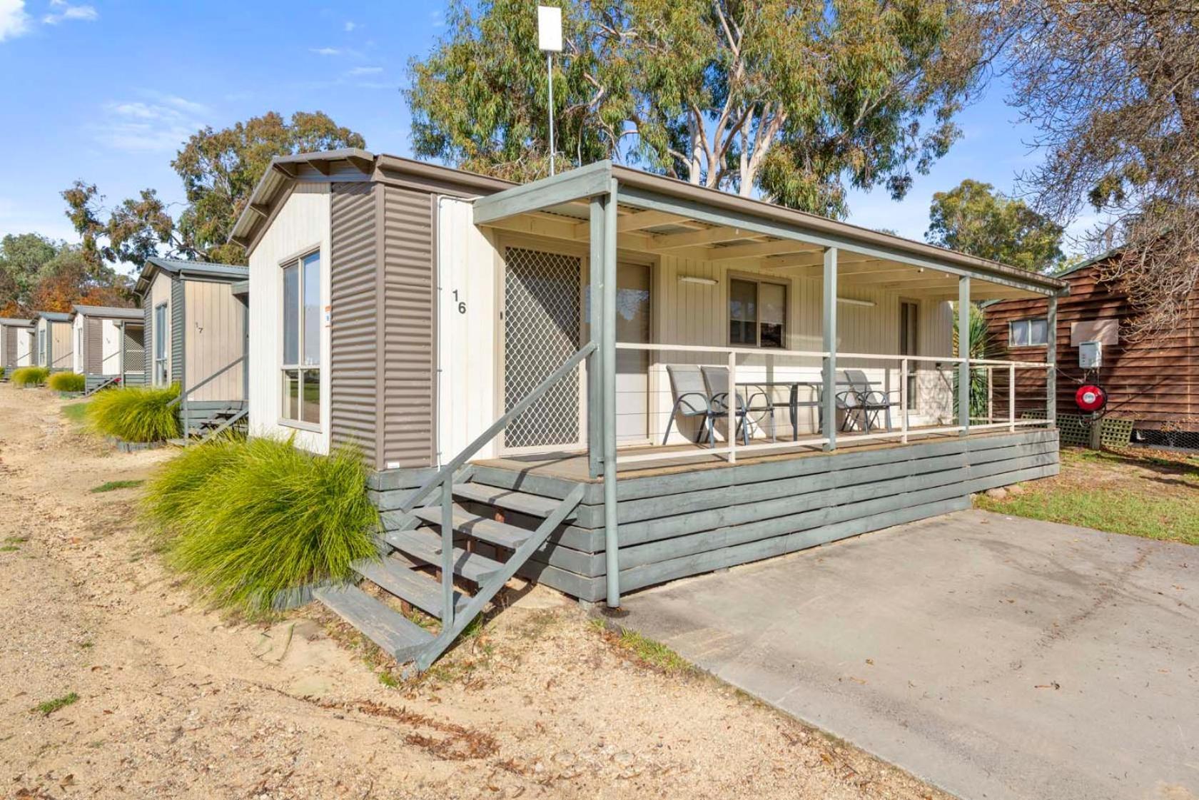 Lake Hume Holiday Park Hotel Exterior photo