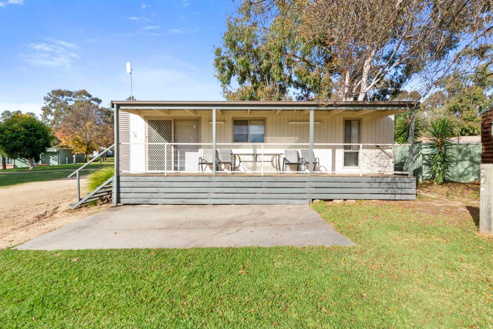 Lake Hume Holiday Park Hotel Exterior photo