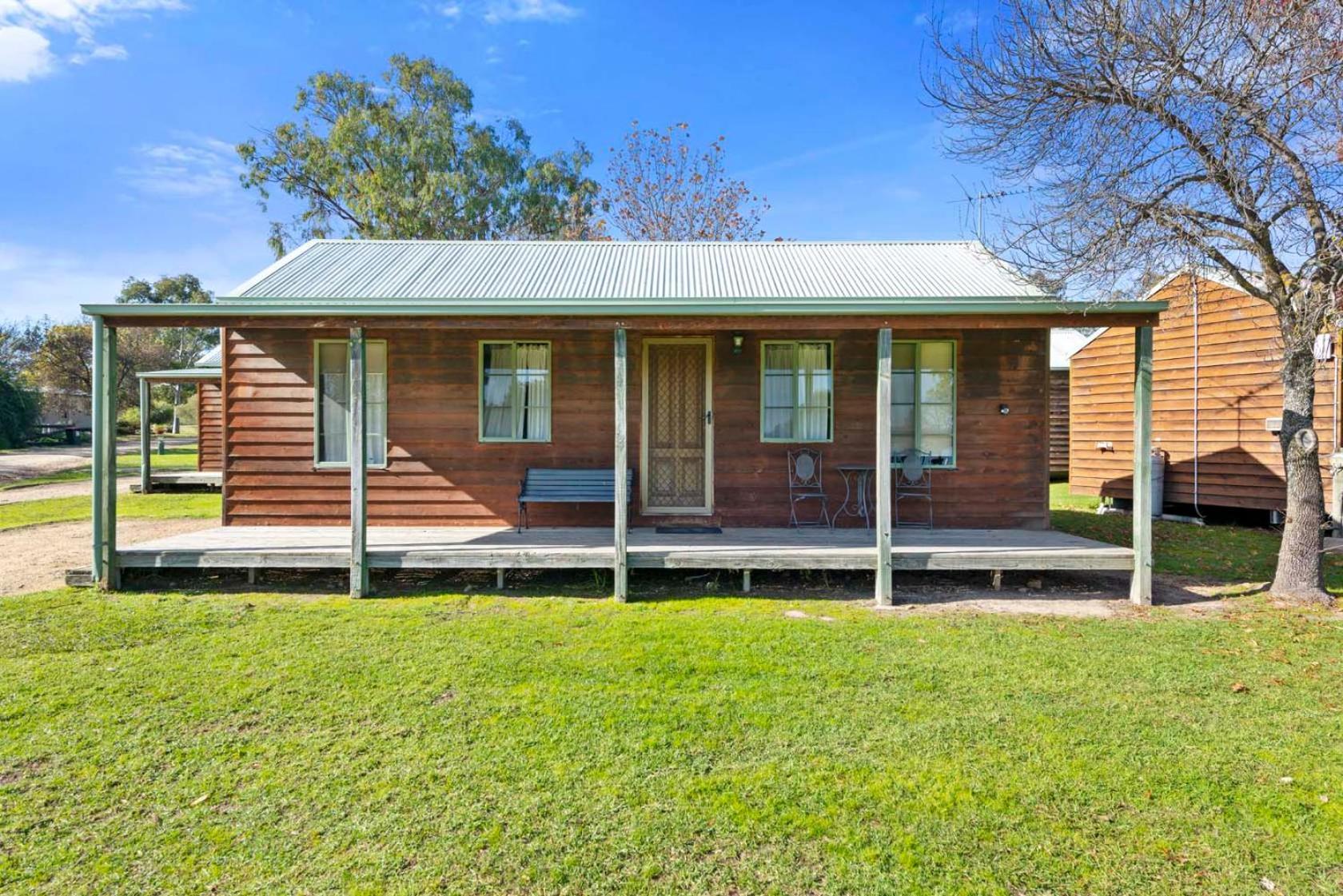 Lake Hume Holiday Park Hotel Exterior photo