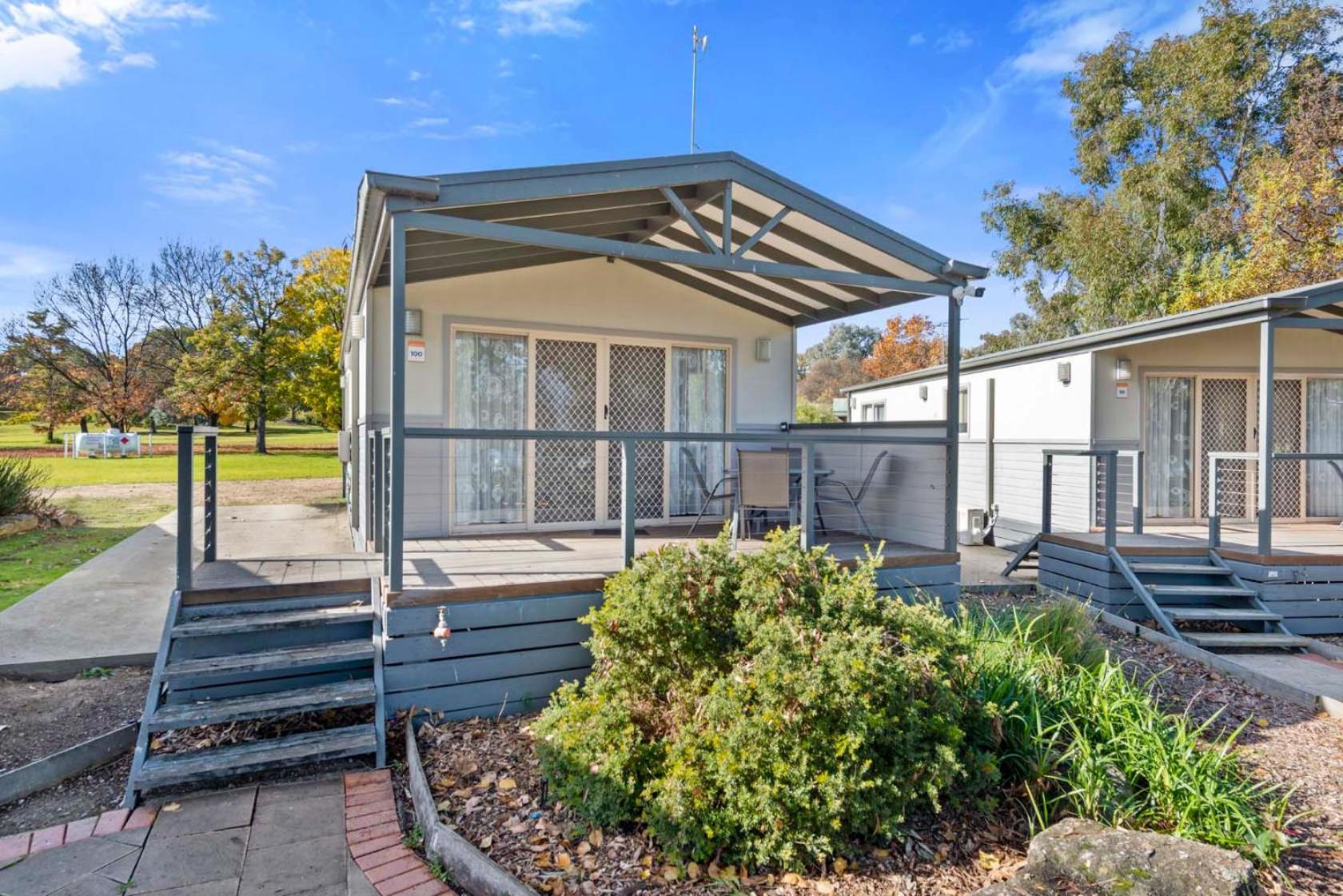 Lake Hume Holiday Park Hotel Exterior photo