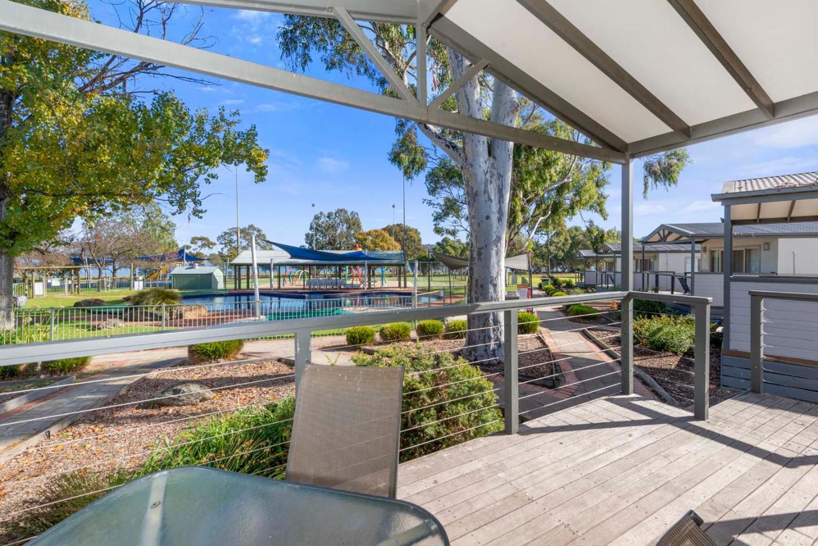 Lake Hume Holiday Park Hotel Exterior photo