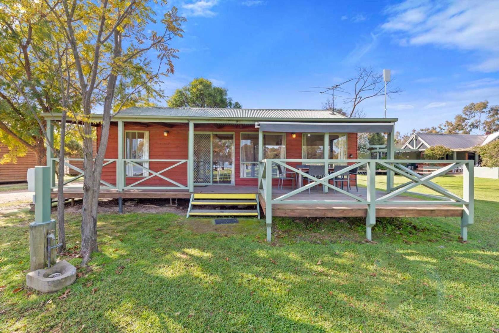 Lake Hume Holiday Park Hotel Exterior photo