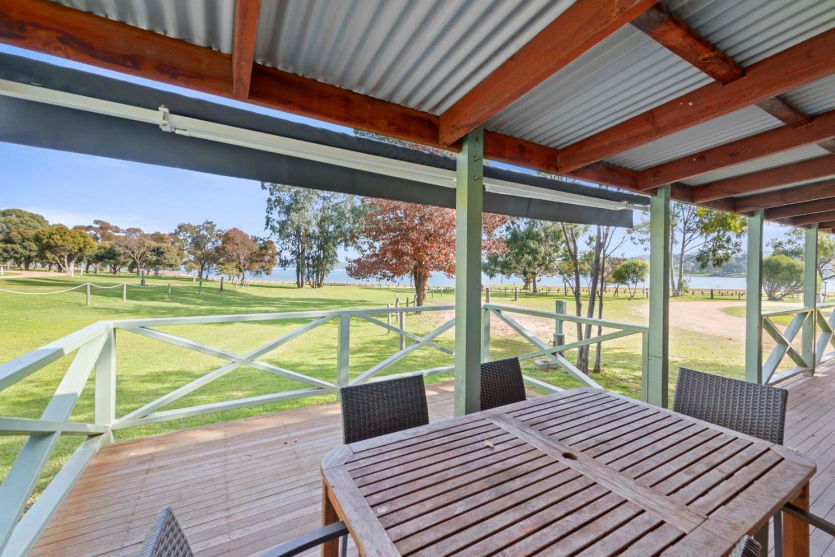 Lake Hume Holiday Park Hotel Exterior photo