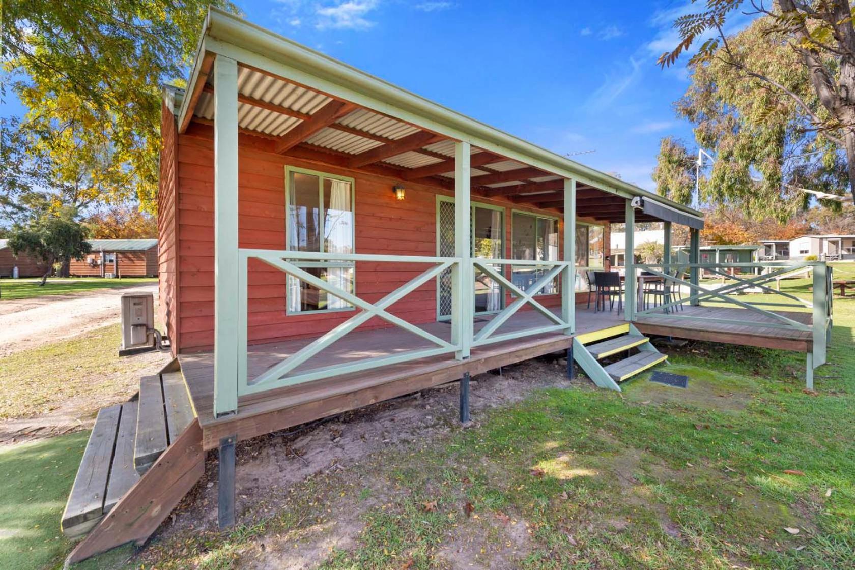 Lake Hume Holiday Park Hotel Exterior photo