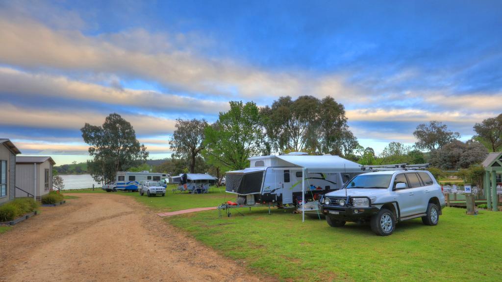 Lake Hume Holiday Park Hotel Exterior photo