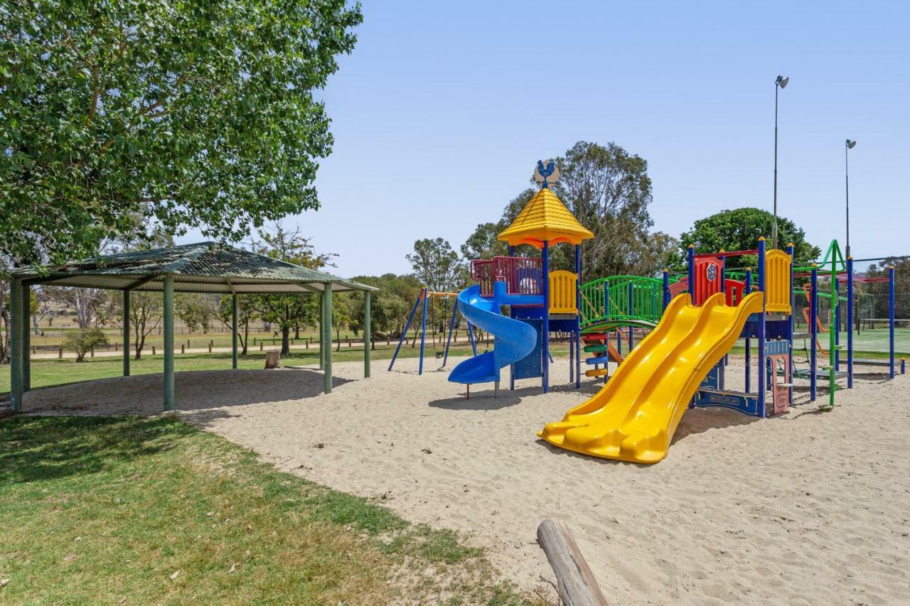 Lake Hume Holiday Park Hotel Exterior photo